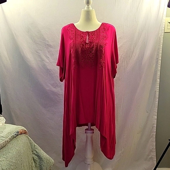 Ladies Plus Size Hi/Lo Top - Picture 3 of 8